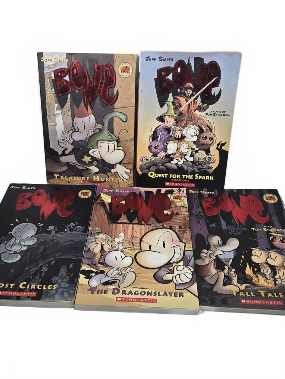 Comic / Bone Graphic Novel Collection by Jeff Smith / as new
